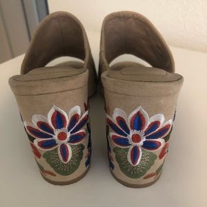 Aldo Shoes - Aldo Embroidered Block Heels Aldo Shoes - Aldo Embroidered Block Heels